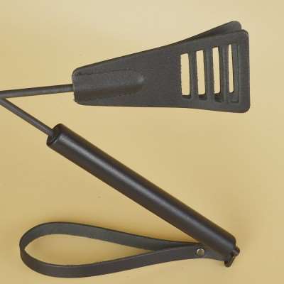 Чёрный стек с кожаной ручкой